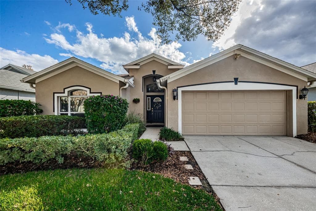 9932 STOCKBRIDGE DRIVE TAMPA, FL 33626