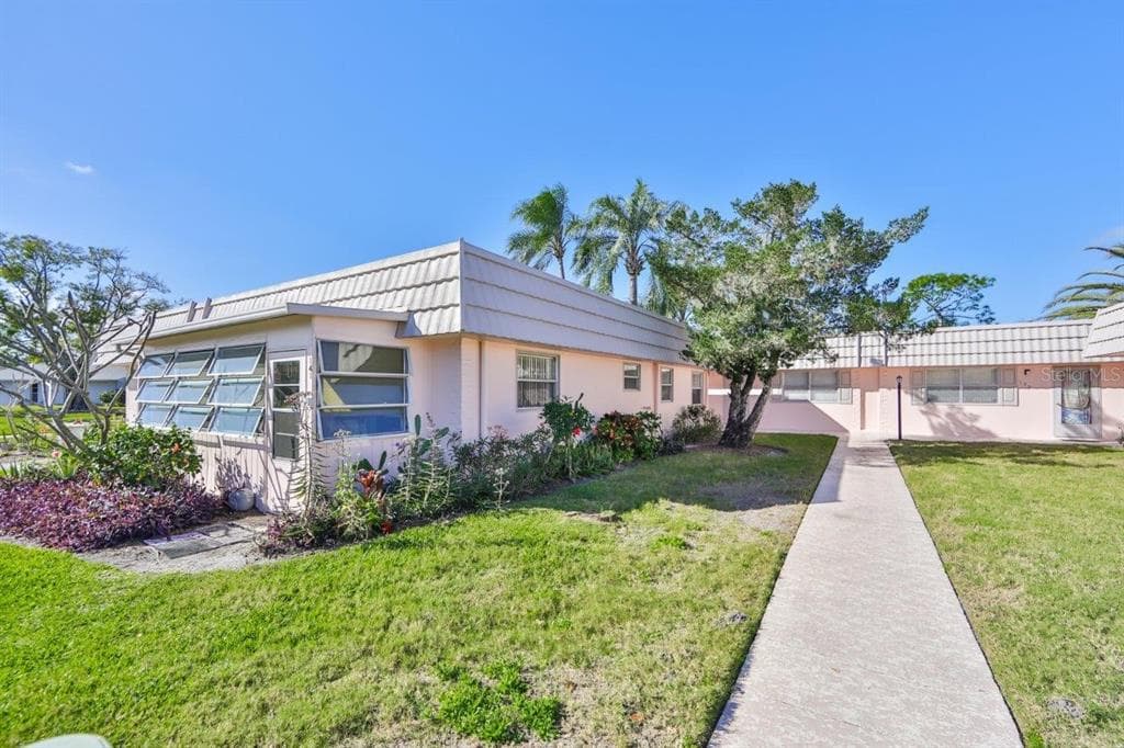 201 BEDFORD TRAIL UNIT 141 SUN CITY CENTER, FL 33573