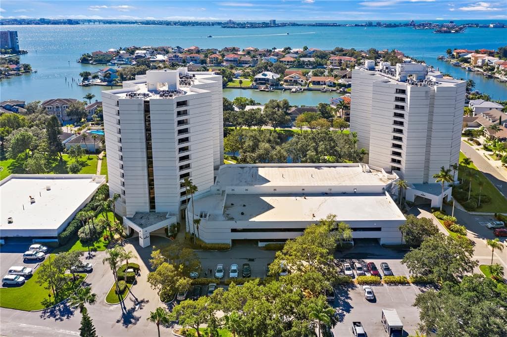 5950 PELICAN BAY PLAZA S UNIT 902 GULFPORT, FL 33707