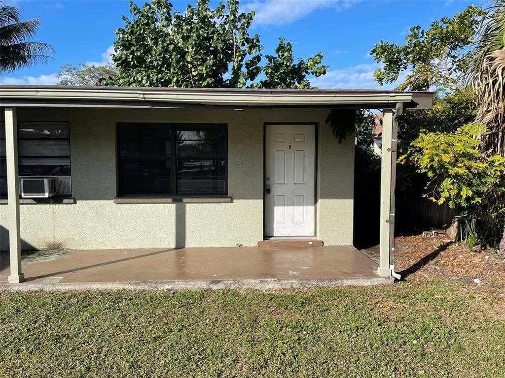 2404 10TH STREET W UNIT 6 BRADENTON, FL 34205