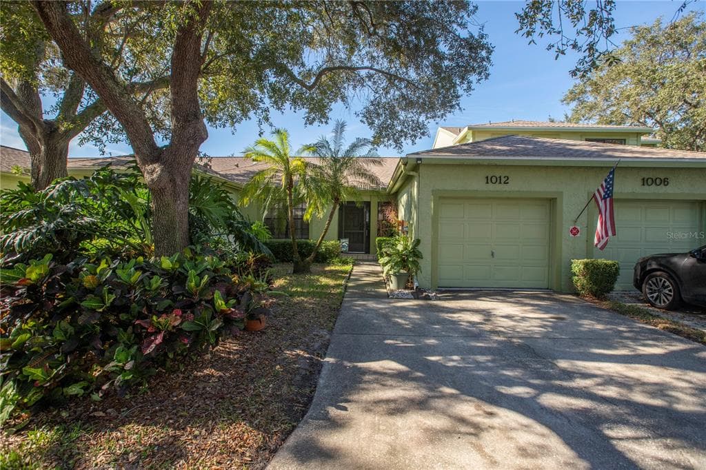 1012 SANABEL COURT NE ST PETERSBURG, FL 33702