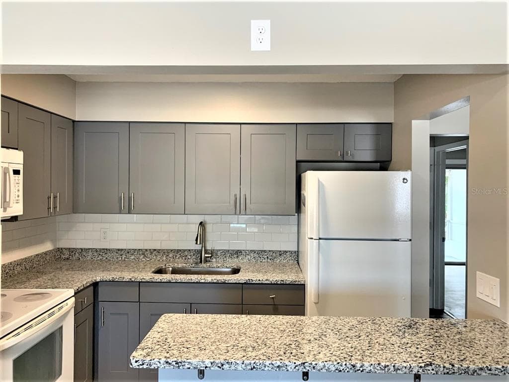 15695 BEDFORD CIRCLE E CLEARWATER, FL 33764