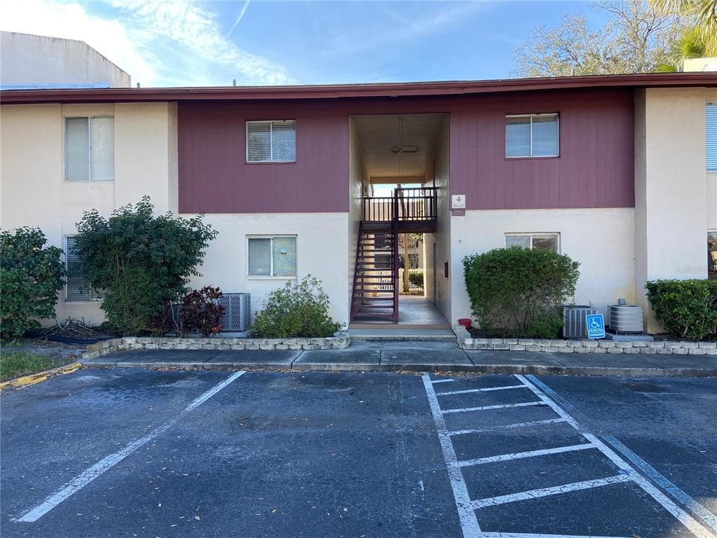 8640 TAHOE COURT UNIT 18 TAMPA, FL 33614