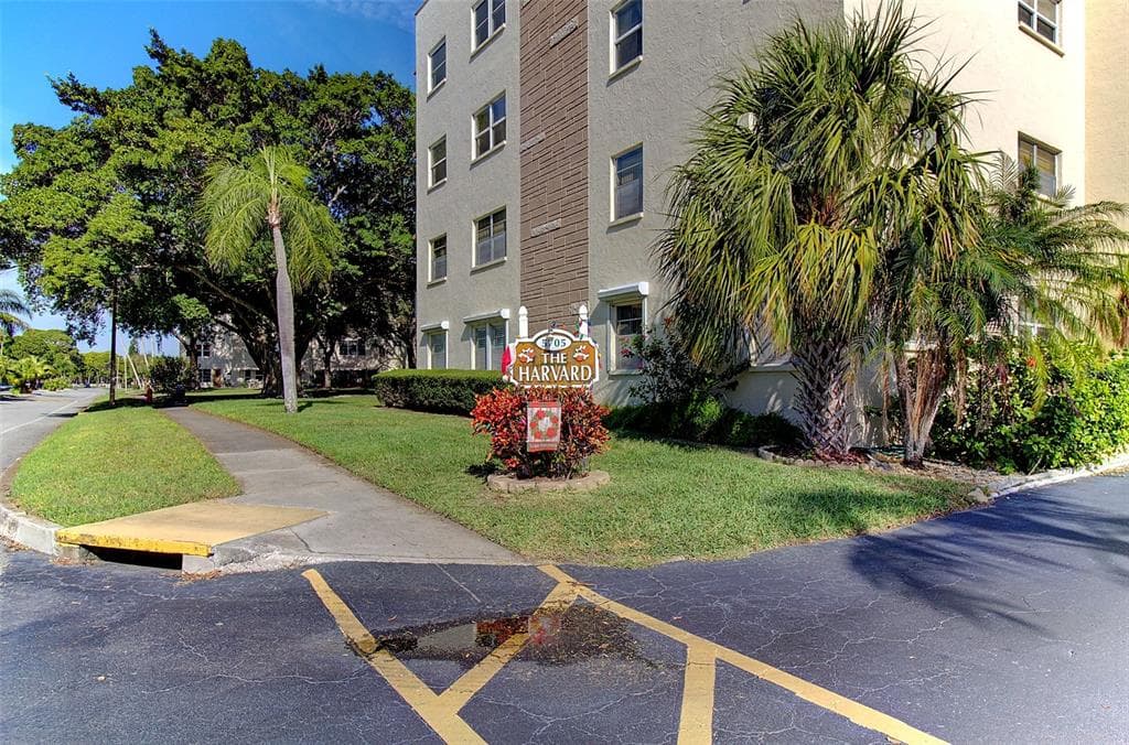 5705 80TH STREET N UNIT 205 ST PETERSBURG, FL 33709