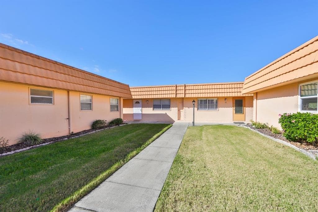 1801 BEDFORD LANE UNIT 44 SUN CITY CENTER, FL 33573
