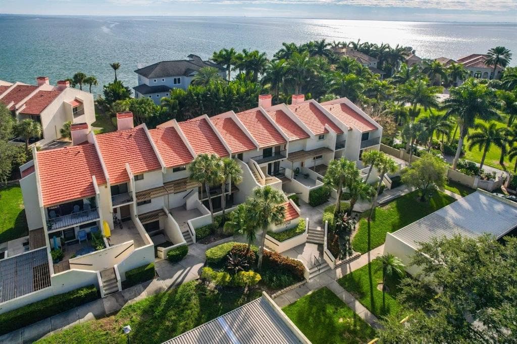 7550 SUNSHINE SKYWAY LANE S UNIT T48 ST PETERSBURG, FL 33711