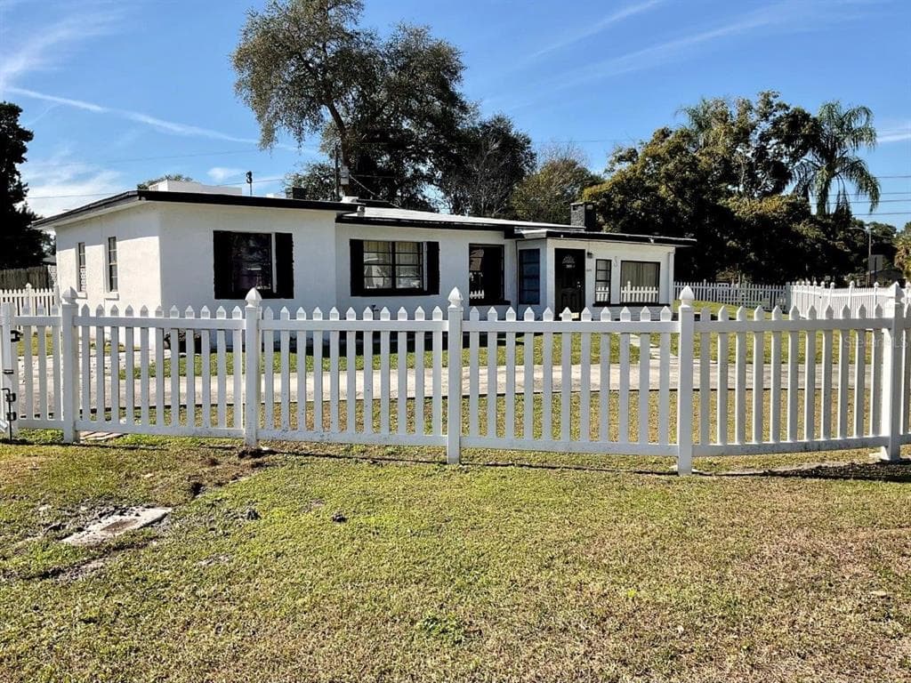 1500 CANTERBURY ROAD N ST PETERSBURG, FL 33710