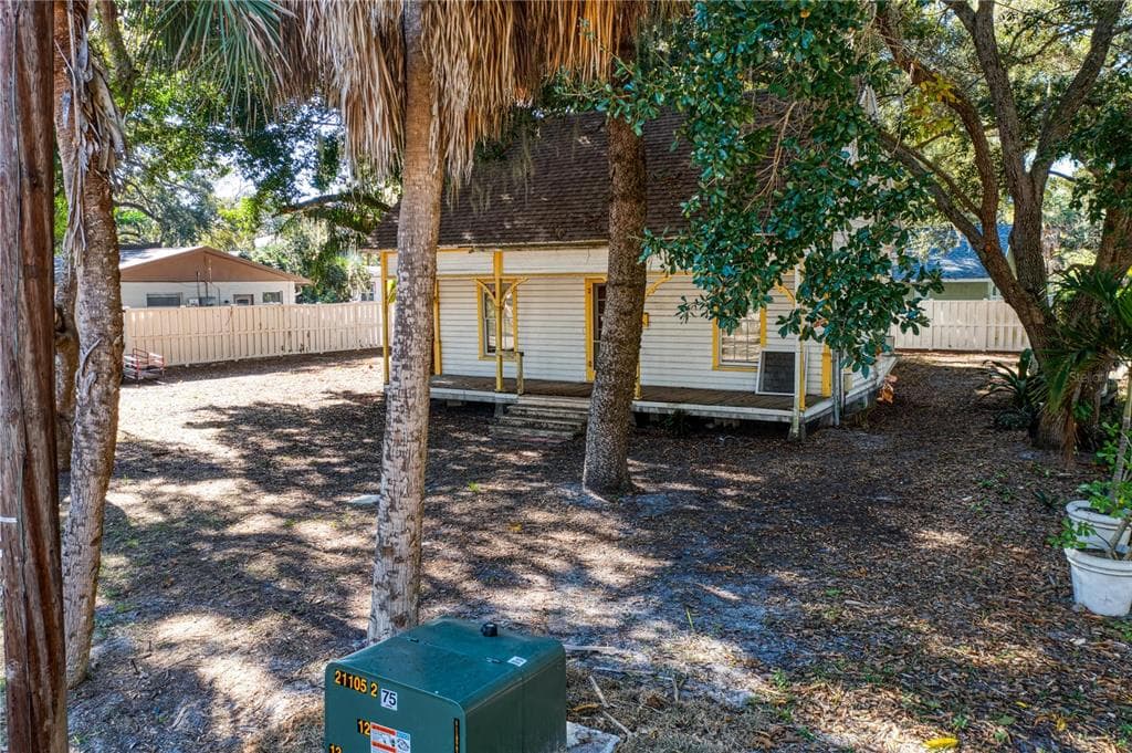 121 29TH STREET NW BRADENTON, FL 34205
