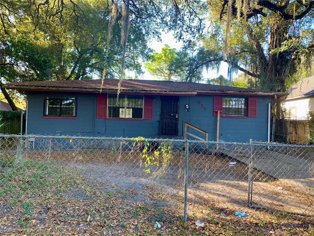 911 E 26TH AVENUE TAMPA, FL 33605