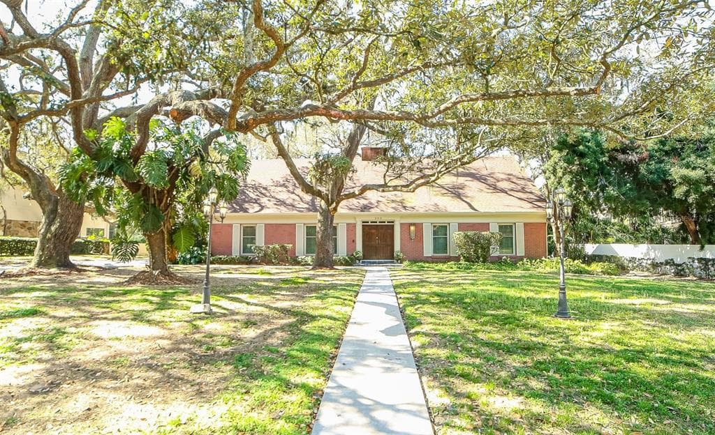303 BRENTWOOD DRIVE