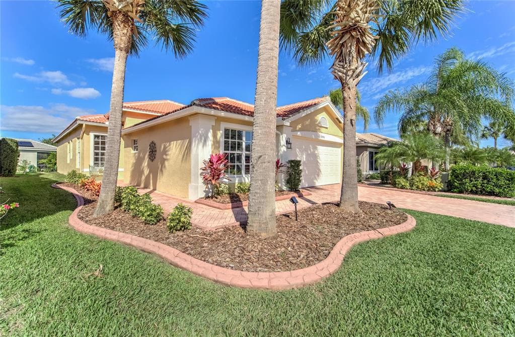 15791 CRYSTAL WATERS DRIVE WIMAUMA, FL 33598