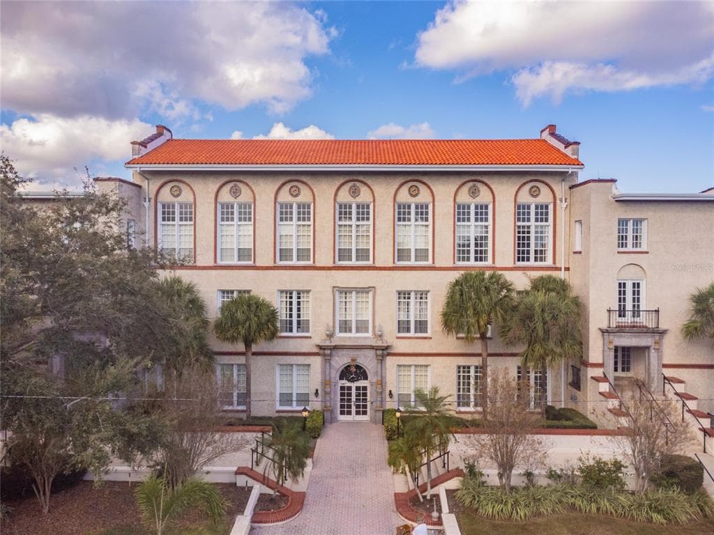 701 MIRROR LAKE DRIVE N UNIT 307 ST PETERSBURG, FL 33701