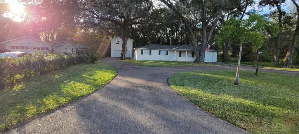 13828 N BOULEVARD TAMPA, FL 33613