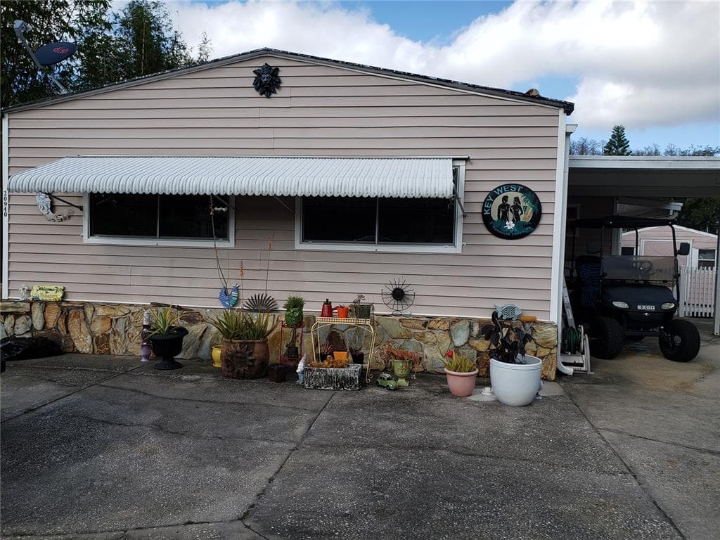 20940 LITTLE MAGENS LOOP LUTZ, FL 33558
