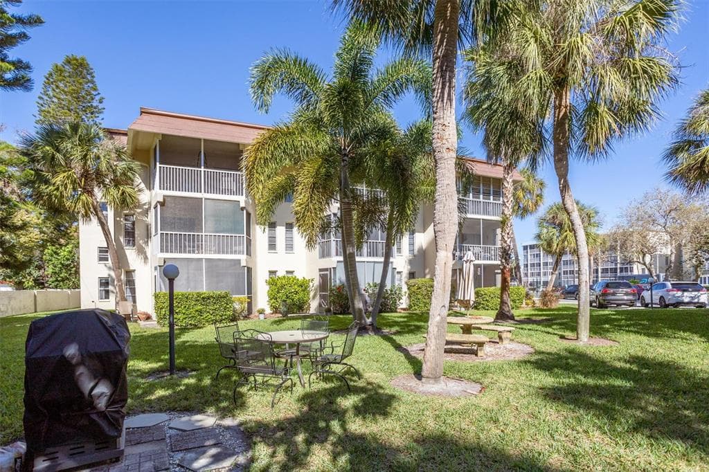 4901 38TH WAY S UNIT 318 ST PETERSBURG, FL 33711