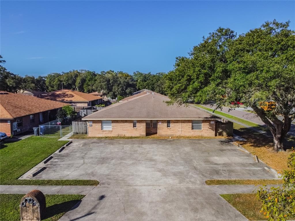 3202 BLOOMINGDALE VILLAS COURT