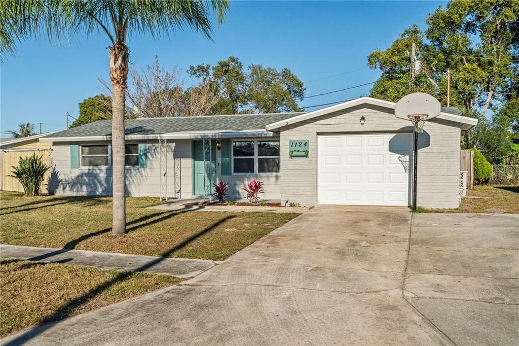 1124 TAMARAC DRIVE HOLIDAY, FL 34690
