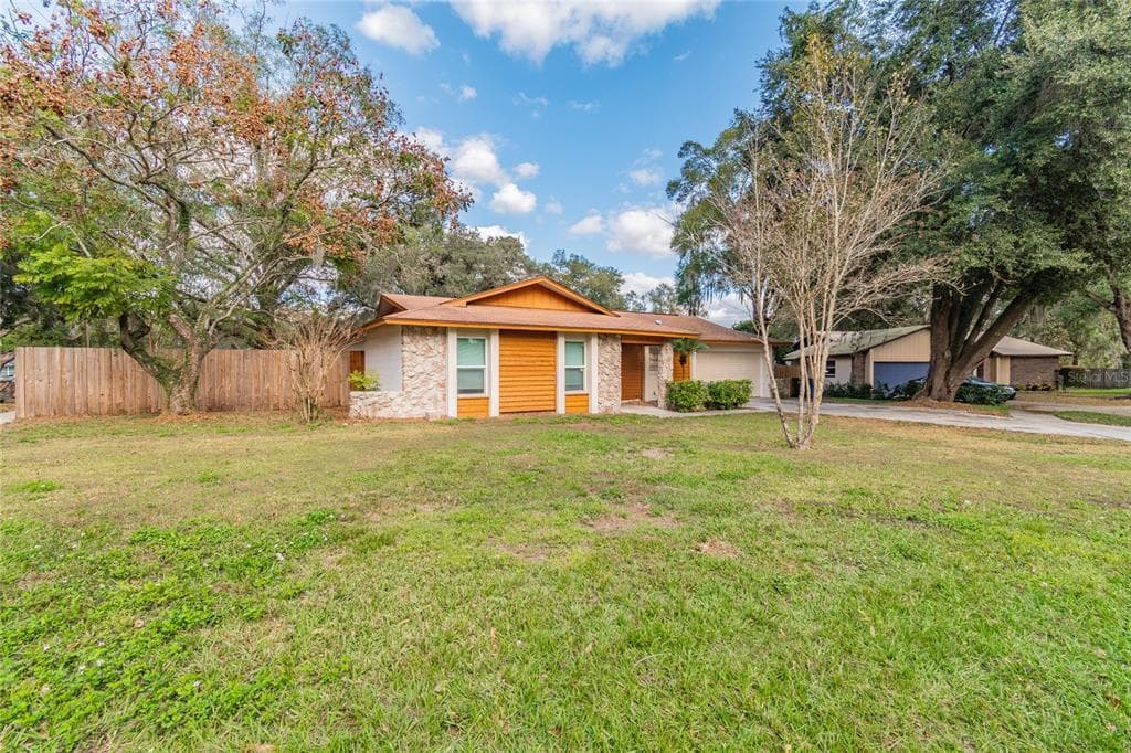 2058 RONALD CIRCLE SEFFNER, FL 33584