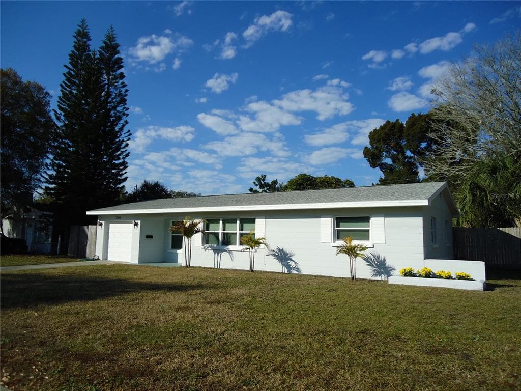 7244 DR MARTIN LUTHER KING JR STREET N ST PETERSBURG, FL 33702