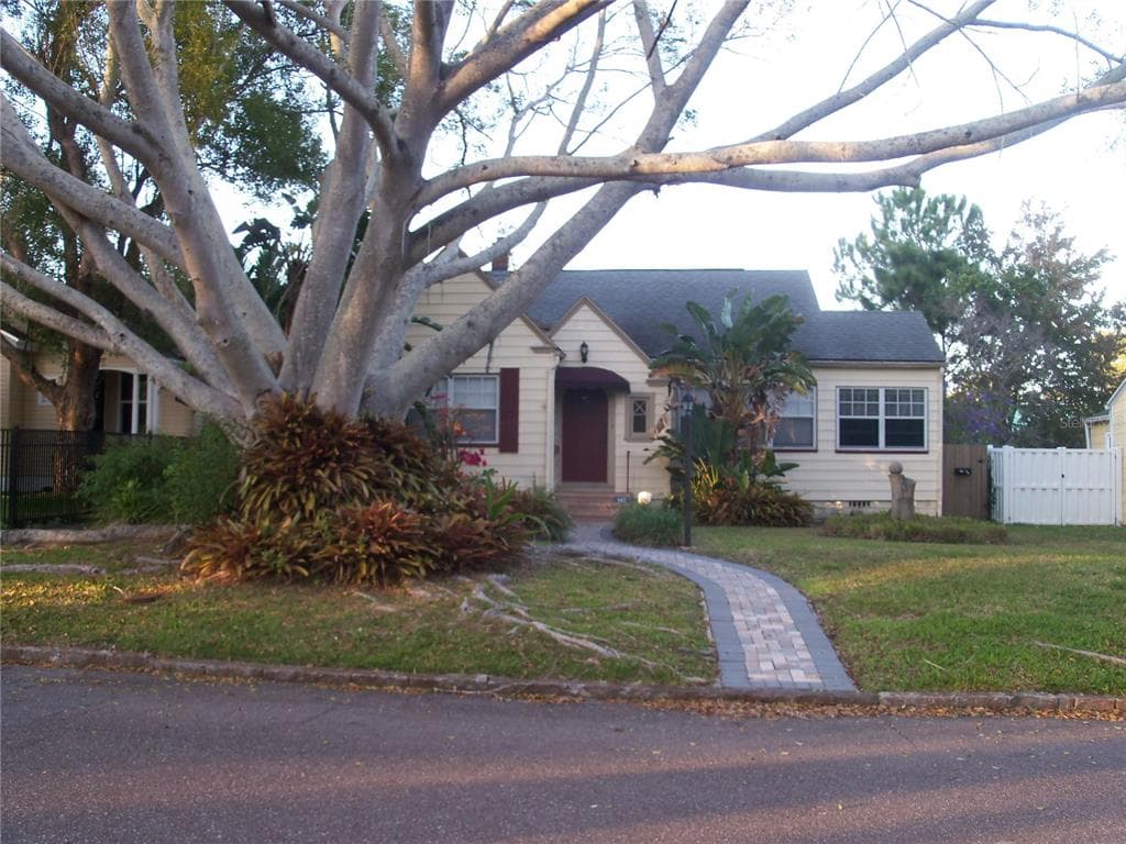 145 29TH AVENUE N ST PETERSBURG, FL 33704