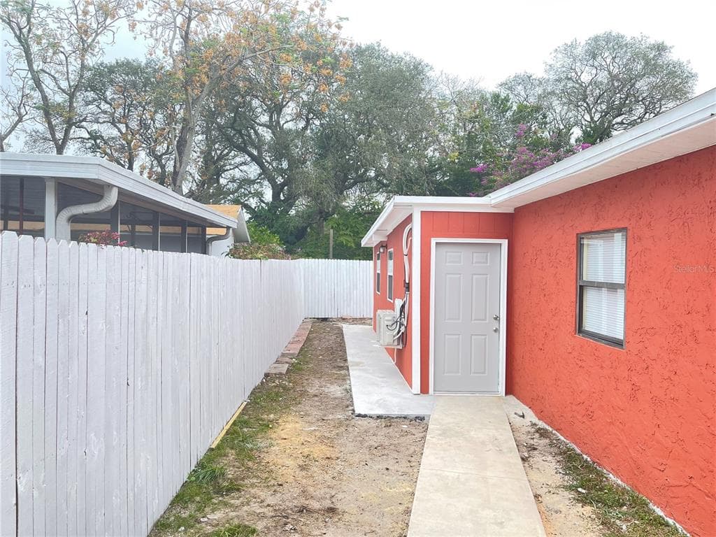 706 E 112TH AVENUE TAMPA, FL 33612