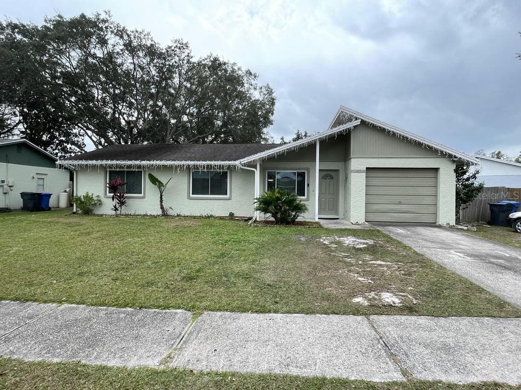 10927 AIRVIEW DRIVE TAMPA, FL 33625