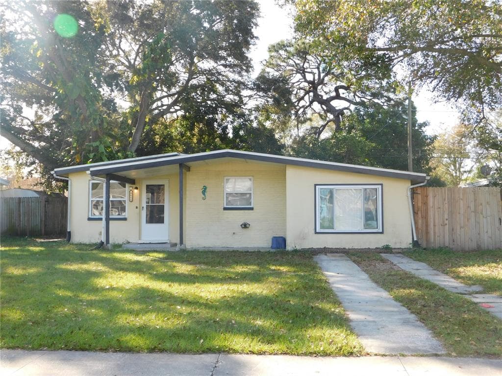 8648 79TH PLACE SEMINOLE, FL 33777