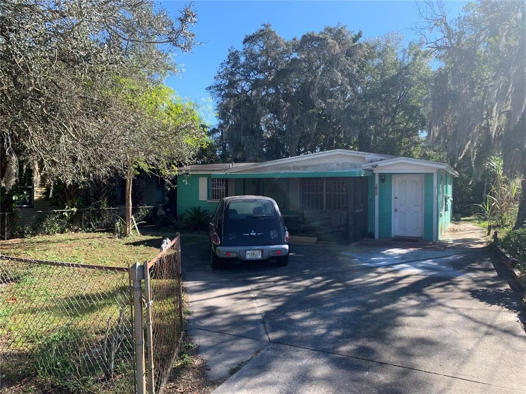 3613 E HENRY AVENUE TAMPA, FL 33610