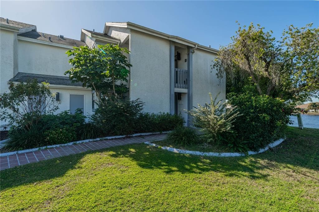 609 LIVELY DRIVE UNIT B SUN CITY CENTER, FL 33573