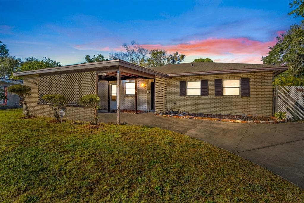 4318 WALLACE CIRCLE TAMPA, FL 33611