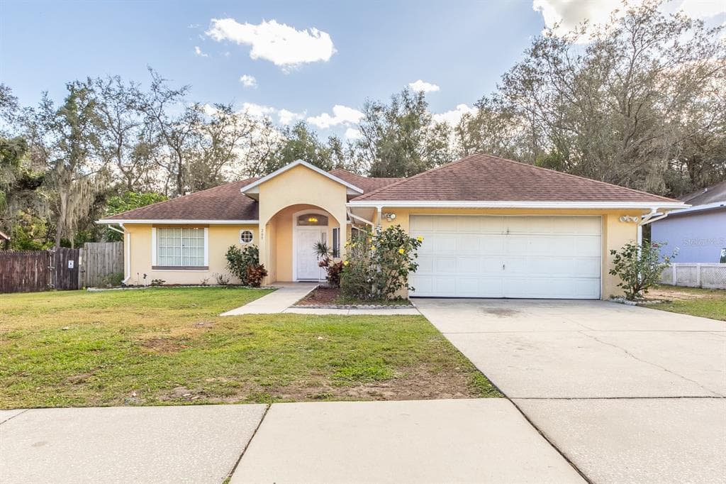 209 E WASHINGTON STREET MINNEOLA, FL 34715