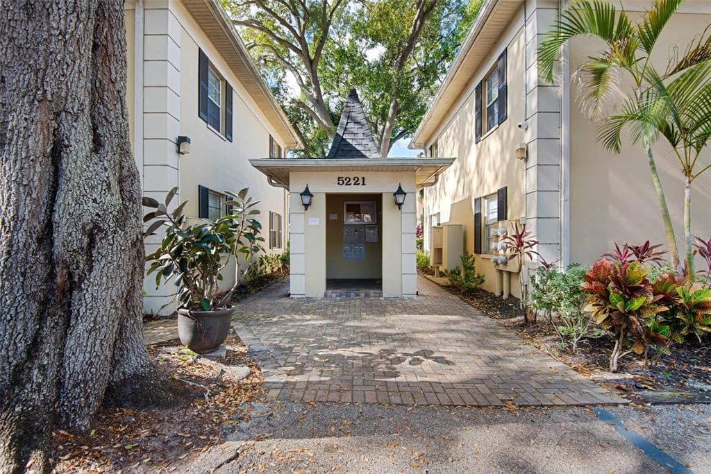5221 S BAYSHORE BOULEVARD UNIT 51 TAMPA, FL 33611