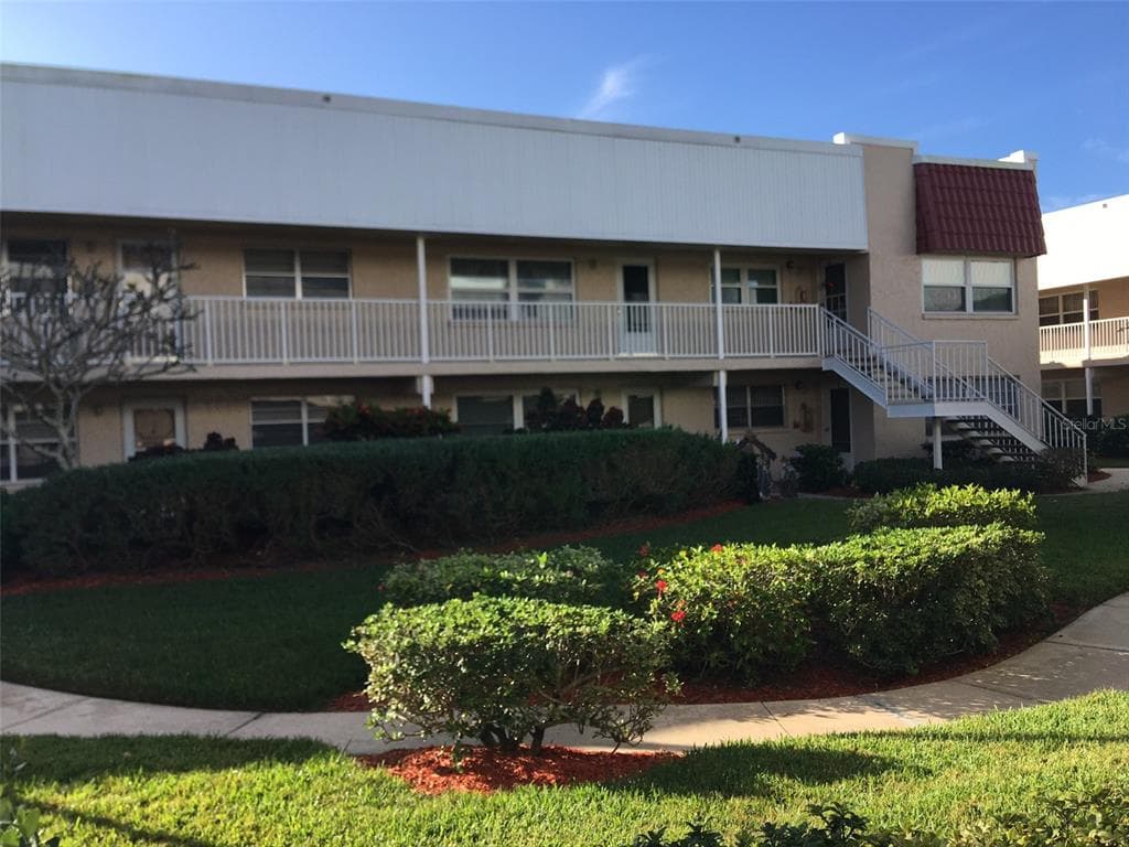 10033 64TH AVENUE N UNIT 15 ST PETERSBURG, FL 33708