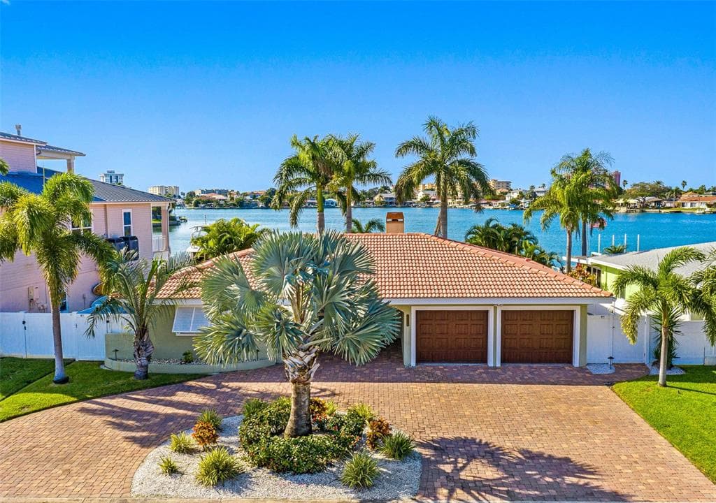 17352 KENNEDY DRIVE NORTH REDINGTON BEACH, FL 33708