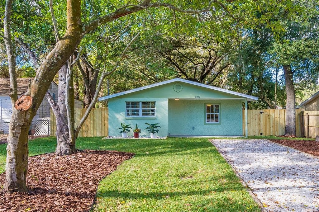 8912 EL PORTAL DRIVE TAMPA, FL 33604