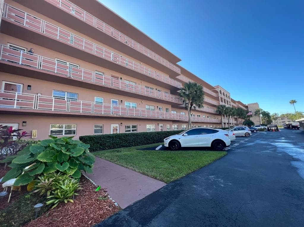 5521 80TH STREET N UNIT 114