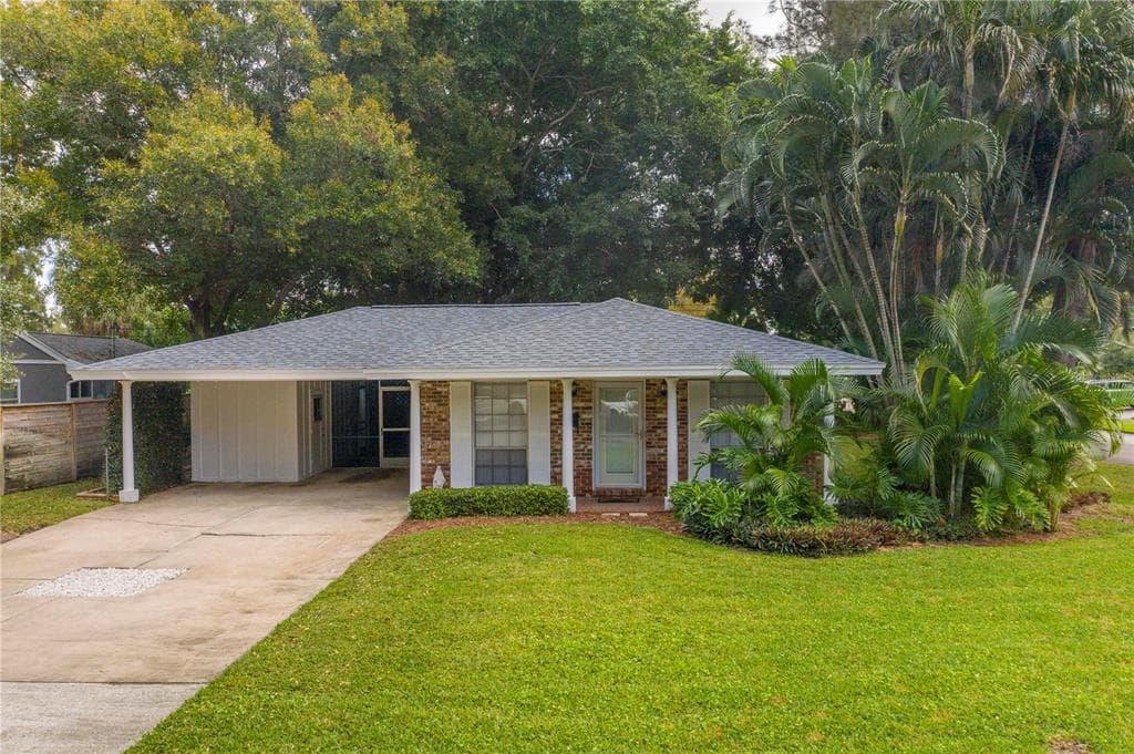 8431 RIVERSIDE DRIVE NE ST PETERSBURG, FL 33702