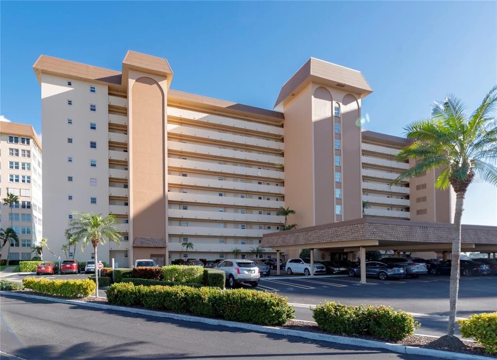 5130 BRITTANY DRIVE S UNIT 901 ST PETERSBURG, FL 33715