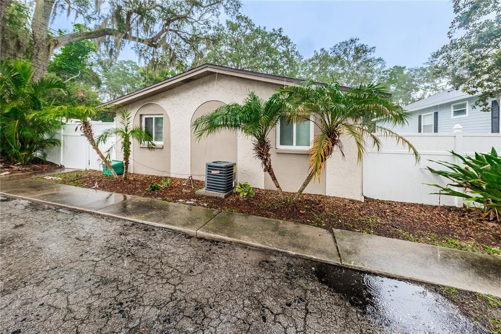 509 MERES BOULEVARD TARPON SPRINGS, FL 34689