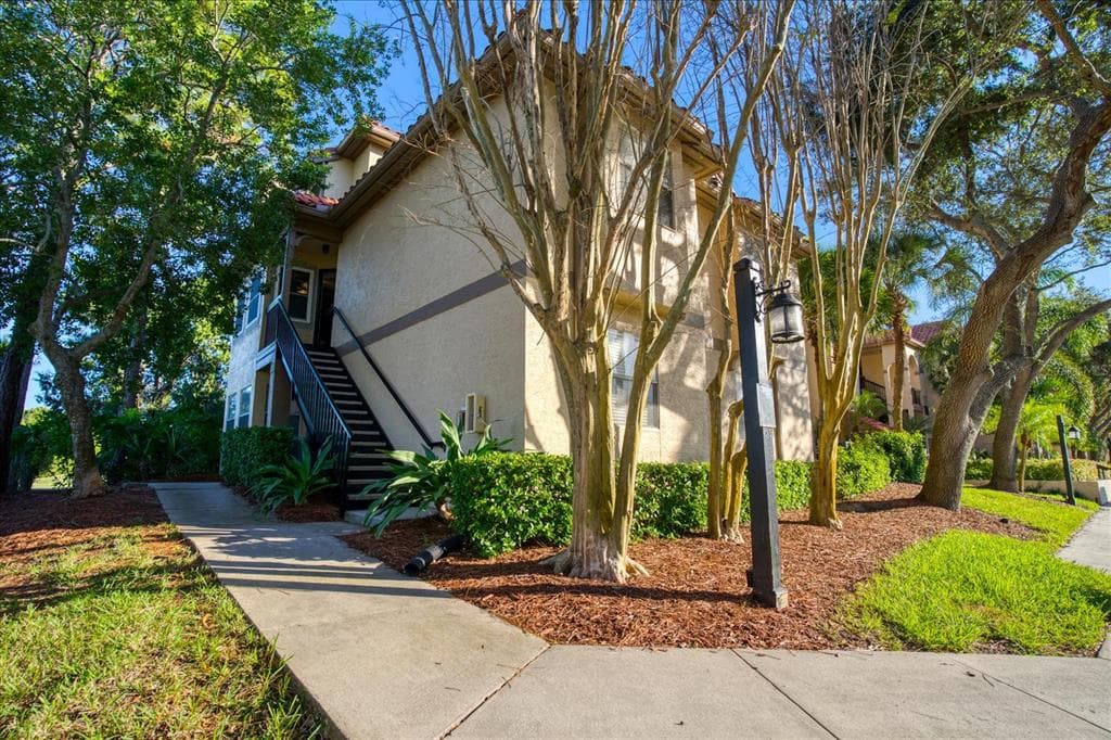 2400 FEATHER SOUND DRIVE UNIT 1021 CLEARWATER, FL 33762