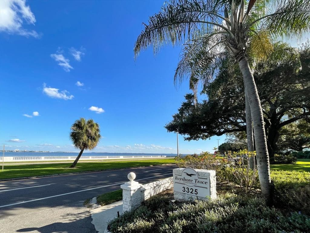 3325 BAYSHORE BOULEVARD UNIT E13 TAMPA, FL 33629