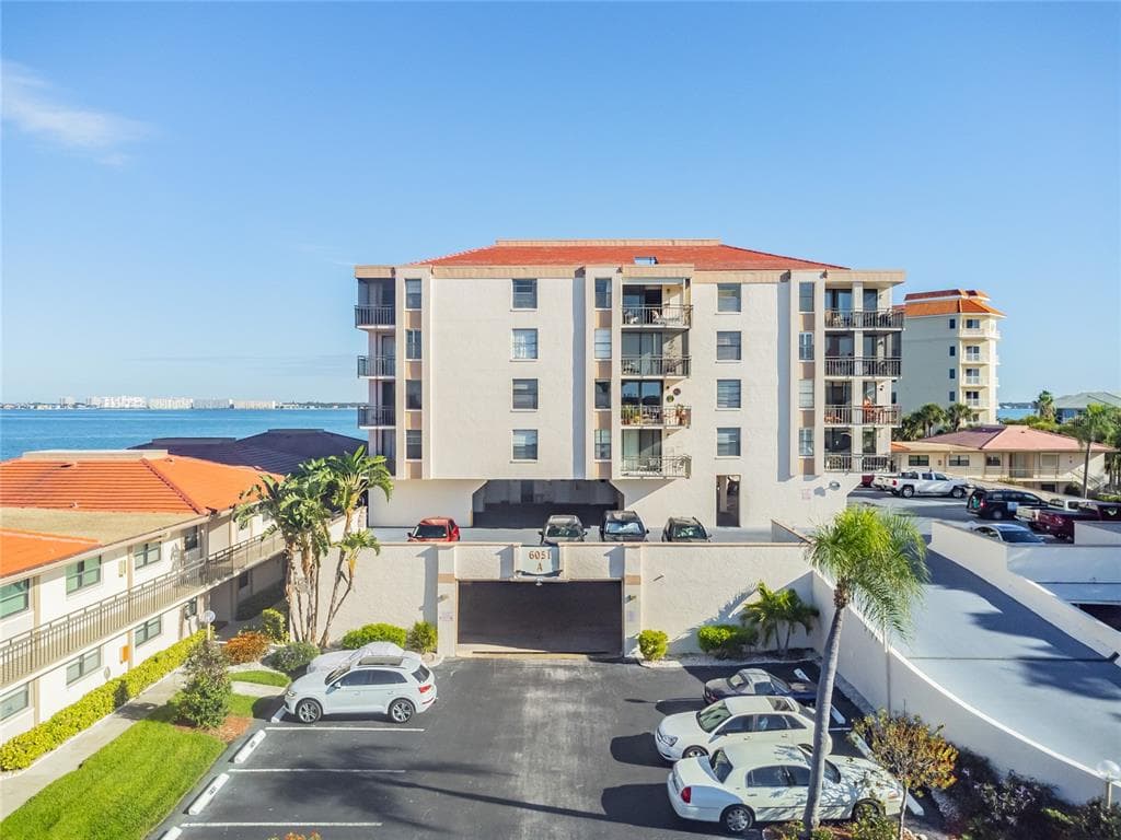 6051 SUN BOULEVARD UNIT 308 ST PETERSBURG, FL 33715