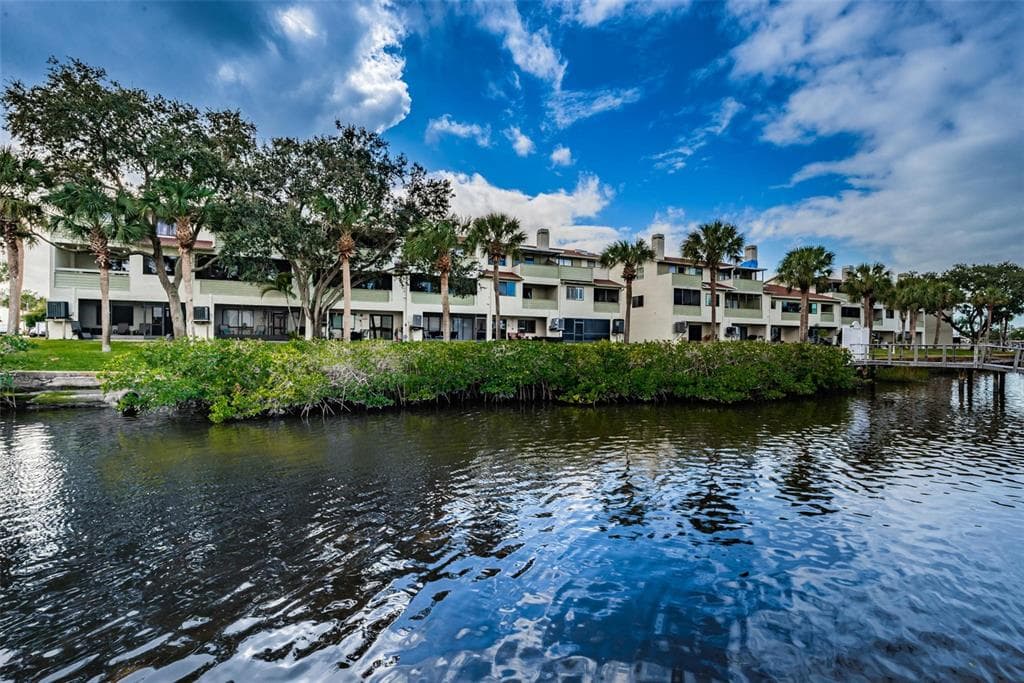 2367 HANOVER DRIVE DUNEDIN, FL 34698