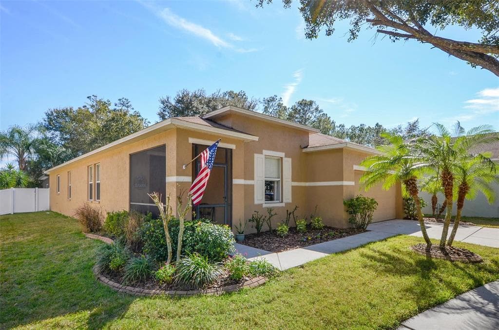 5604 HAWKLAKE ROAD LITHIA, FL 33547