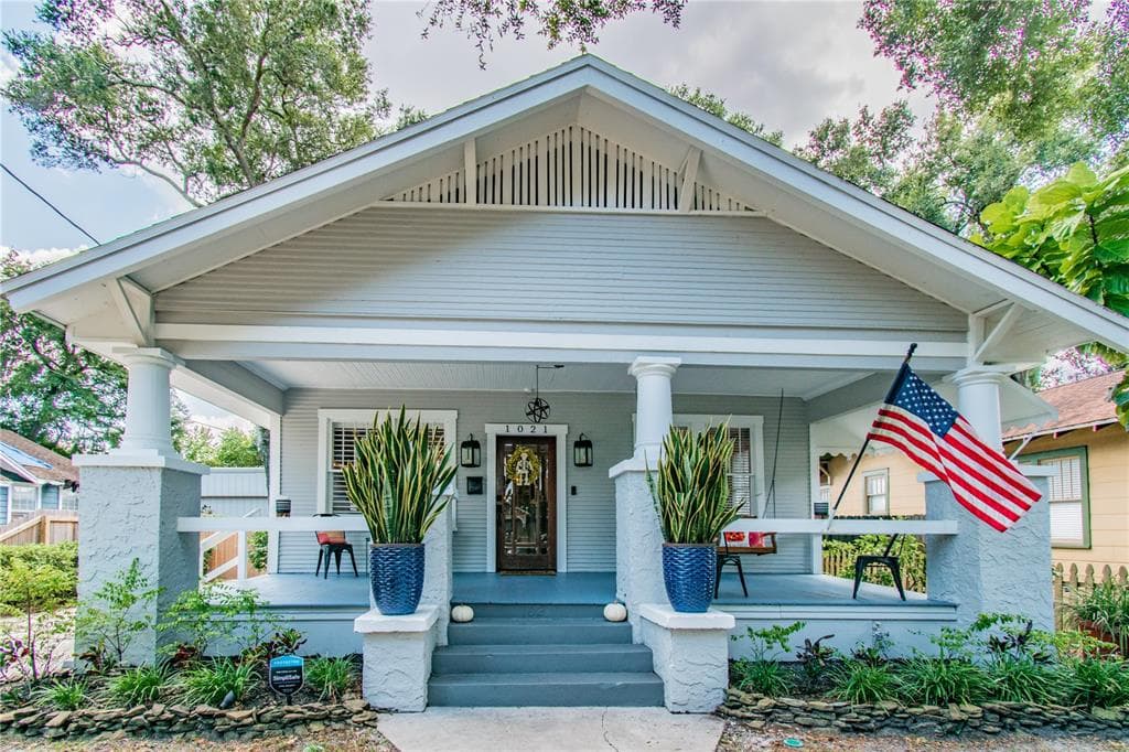 1021 E MOHAWK AVENUE TAMPA, FL 33604