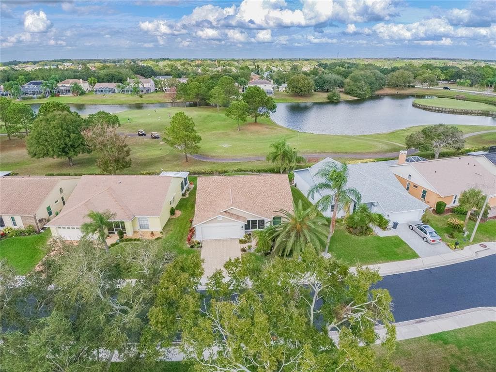 11210 VILLAS ON THE GREEN DRIVE UNIT 84 RIVERVIEW, FL 33579