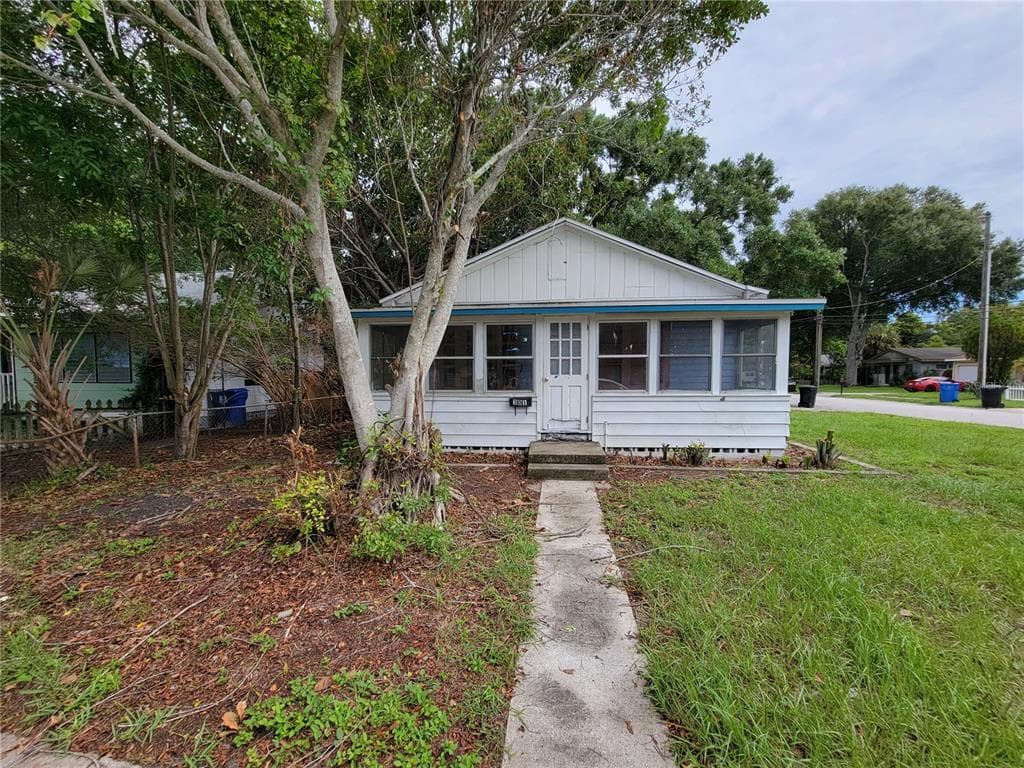 301 MYSTIC LAKE DRIVE N ST PETERSBURG, FL 33702