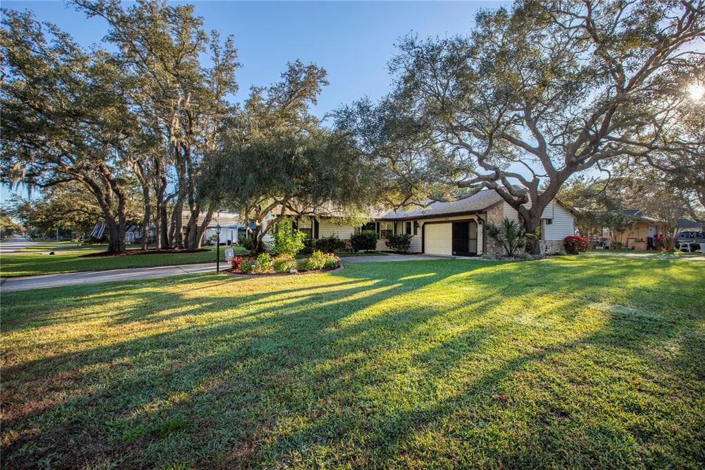 1472 AUTUMN ROAD SPRING HILL, FL 34608