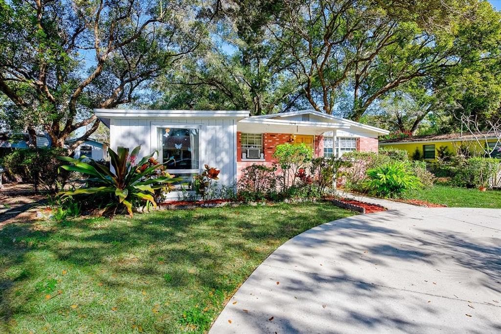 2909 W HENRY AVENUE TAMPA, FL 33614