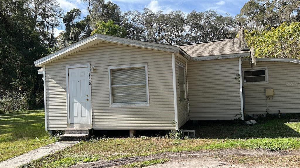 5220 PLUM AVENUE SEFFNER, FL 33584